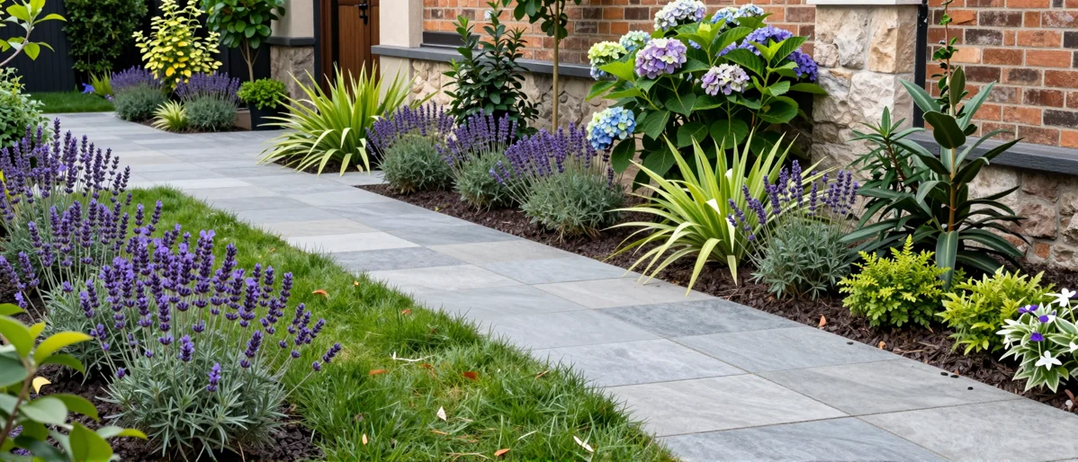 Neu verlegter Gartenweg aus Naturstein mit Kieskante, Lavendel, Straeuchern und Ziergraesern